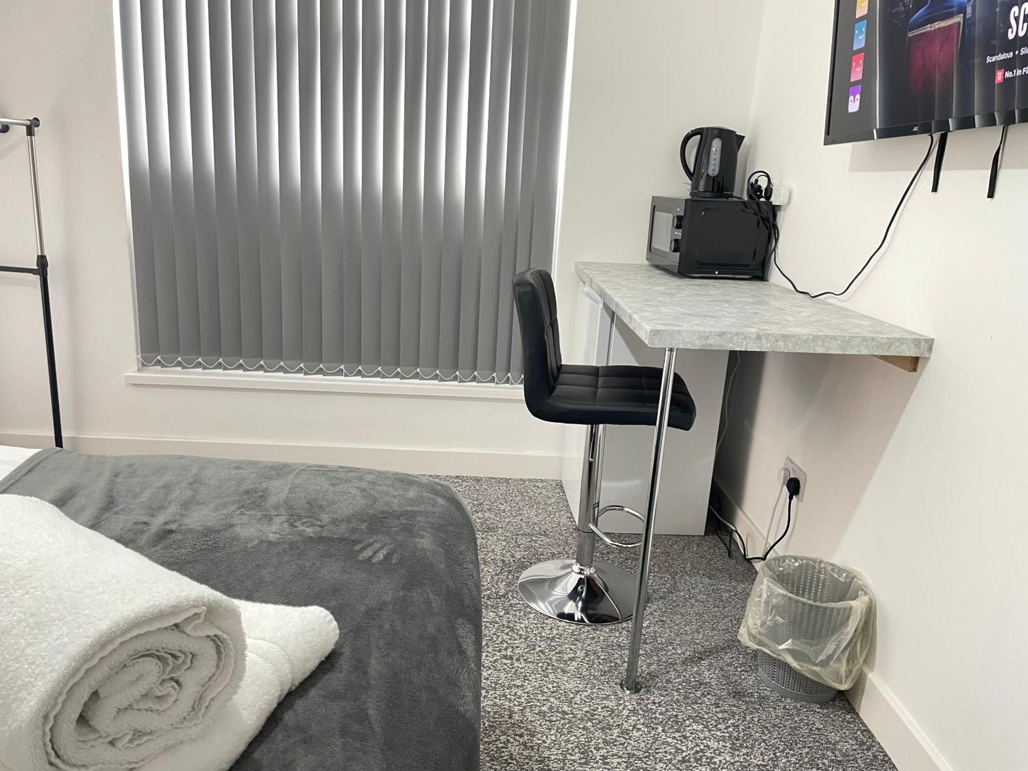 4 Bedroom 2 Bathroom Shared House - Near Bhx And Nec Birmingham Exterior foto